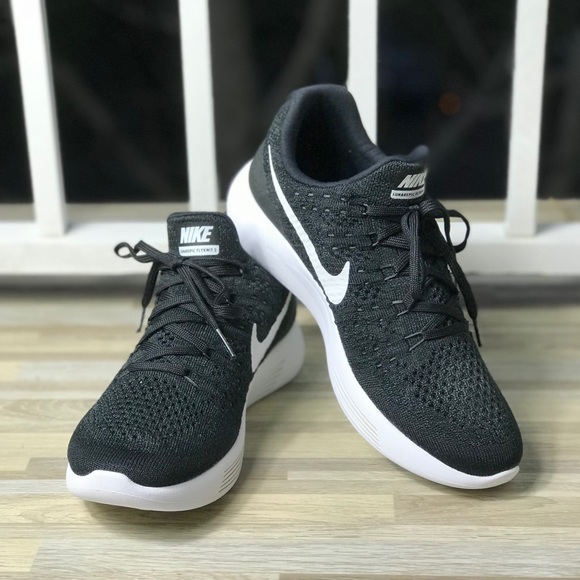 NWT Nike LunarEpic Low Flyknit 2 W/Black WMNS - Picture 4 of 7